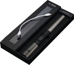 Oplaadbare Lange Elektrische Aansteker - Duurzame Plasma Aansteker – Luxe Aansteker - Inclusief Cadeauverpakking - BBQ – Kaarsen - Zwart 16 Oplaadbare Lange Elektrische Aansteker - Duurzame Plasma Aansteker – Luxe Aansteker - Inclusief Cadeauverpakking - BBQ – Kaarsen - Zwart -Merkloos Winkel 1200x1053 3