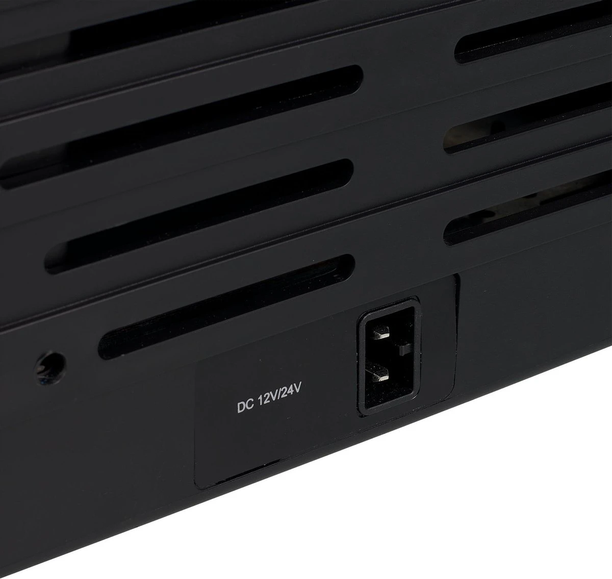 Campart Koelbox XXL CB-8695 – Koelen En Vriezen – LED Display Met Digitale Temperatuurweergave - Coolbox 230V En 12V - 35 Liter - Zwart 8 Campart Koelbox XXL CB-8695 – Koelen En Vriezen – LED Display Met Digitale Temperatuurweergave - Coolbox 230V En 12V - 35 Liter - Zwart - Afbeelding 6