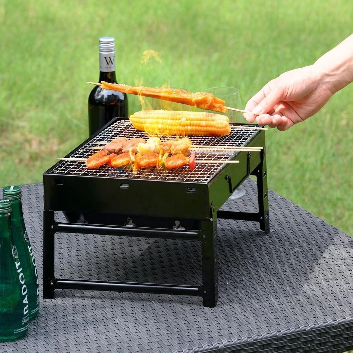 Merkloos Decopatent® Portable Houtskool BBQ - Barbecue - Inklapbaar - Barbecue Houtskool - Tafel Grill - Camping - Strand - Festival - Park 4 Merkloos Decopatent® Portable Houtskool BBQ - Barbecue - Inklapbaar - Barbecue Houtskool - Tafel Grill - Camping - Strand - Festival - Park - Afbeelding 2
