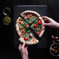 Navaris Pizzasteen XL Voor Oven En Barbecue - Rechthoekige Pizzaplaat 38 X 30 Cm - Inclusief Receptenboek - Keramisch Geglazuurd - Zwart -Merkloos Winkel 1200x1200 319