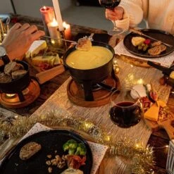 Boska Pizzaplank Friends L - BBQ Accessoires - Eikenhout - Handige Opvanggeul - Ø 34 Cm -Merkloos Winkel 1200x1200 592