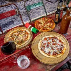 Boska Pizzaplank Friends L - BBQ Accessoires - Eikenhout - Handige Opvanggeul - Ø 34 Cm -Merkloos Winkel 1200x1200 596