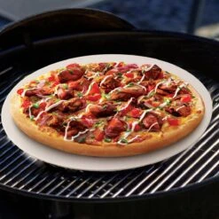 MaxxHome Pizzasteen - BBQ Steen - Pizzasteen Voor De Lekkerste Bereiding Van Een Pizza Op Jouw Barbecue Of In De Oven - Pizza Steen Rond - Medium (33 Cm) -Merkloos Winkel 1200x1200 601