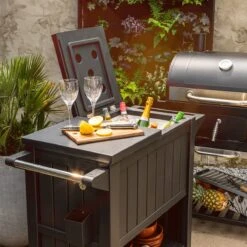 BluMill BBQ Tafel - Inclusief Koelvak 80 Liter - Op Wieltjes - Met Flessenopener - 102 X 46 X 86,5 Cm 15 BluMill BBQ Tafel - Inclusief Koelvak 80 Liter - Op Wieltjes - Met Flessenopener - 102 X 46 X 86,5 Cm -Merkloos Winkel 1200x1200 765