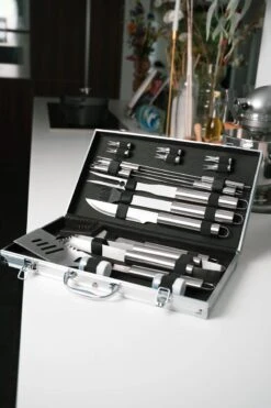 Sens Design BBQ Accesoires - 18 Delig - BBQ Gereedschapset Koffer 15 Sens Design BBQ Accesoires - 18 Delig - BBQ Gereedschapset Koffer -Merkloos Winkel 800x1200 9